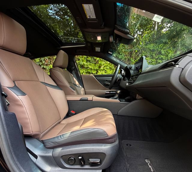 Certified 2025 Lexus ES 300h w/ Premium Package FWD image 18