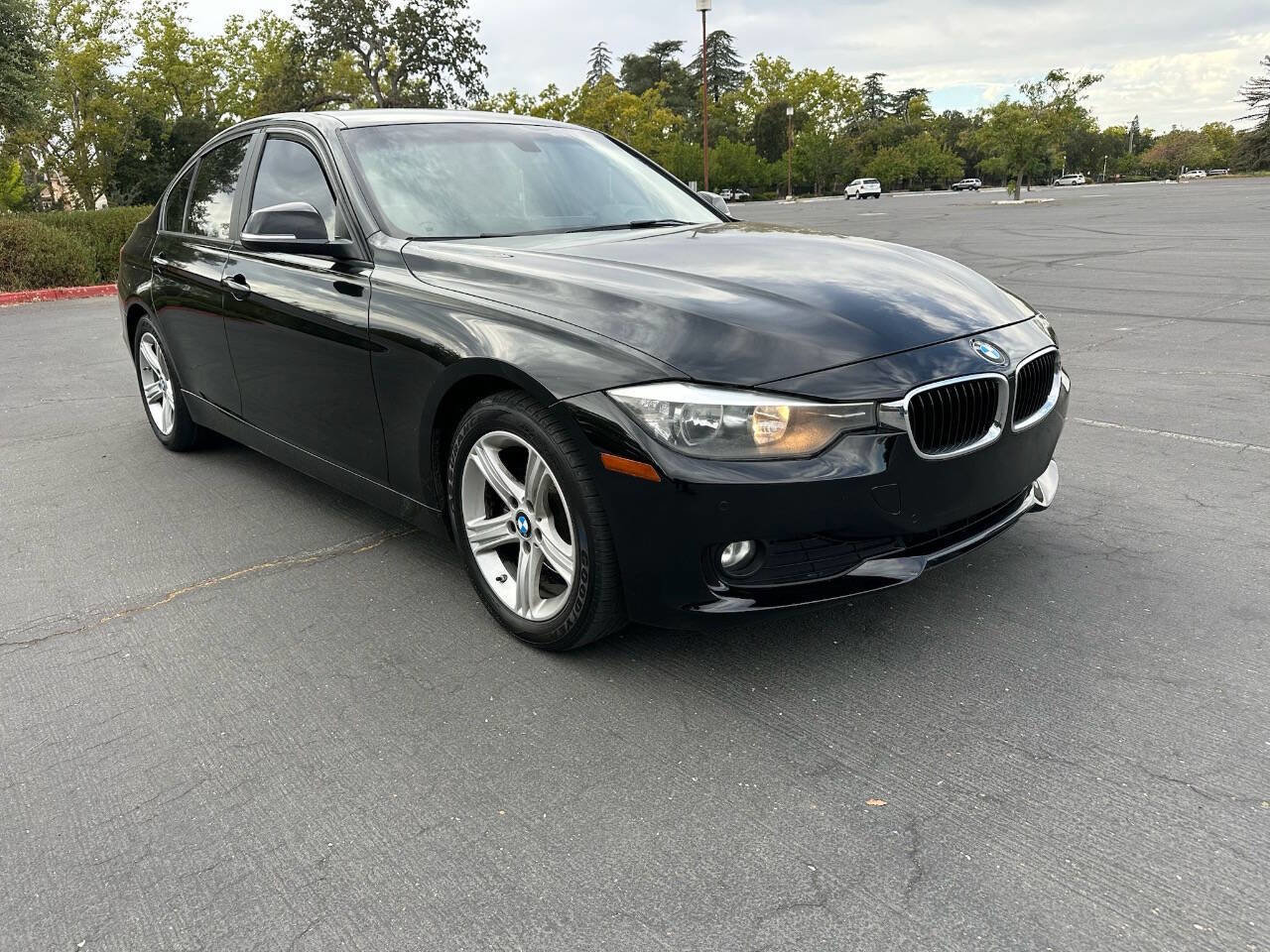 Used 2015 BMW 320i Sedan image 2