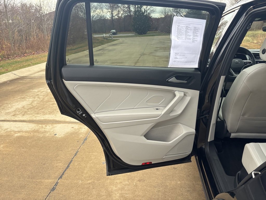 Used 2023 Volkswagen Tiguan SE R-Line image 42