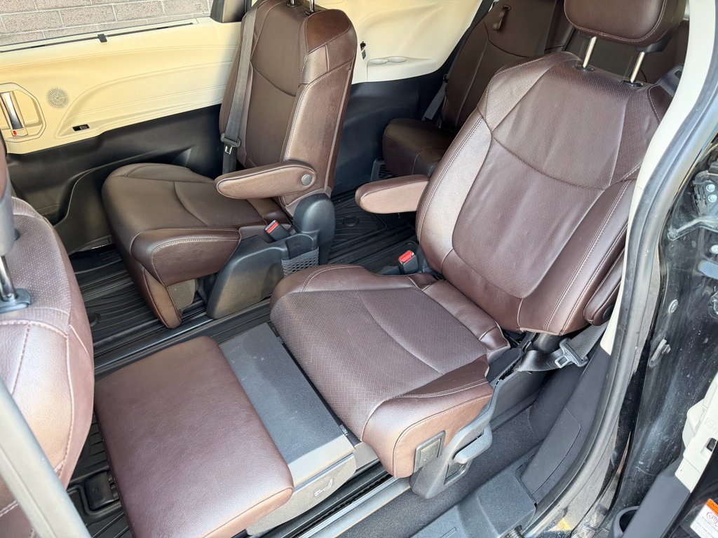 Used 2022 Toyota Sienna Platinum w/ Protection Package (TMS) image 21