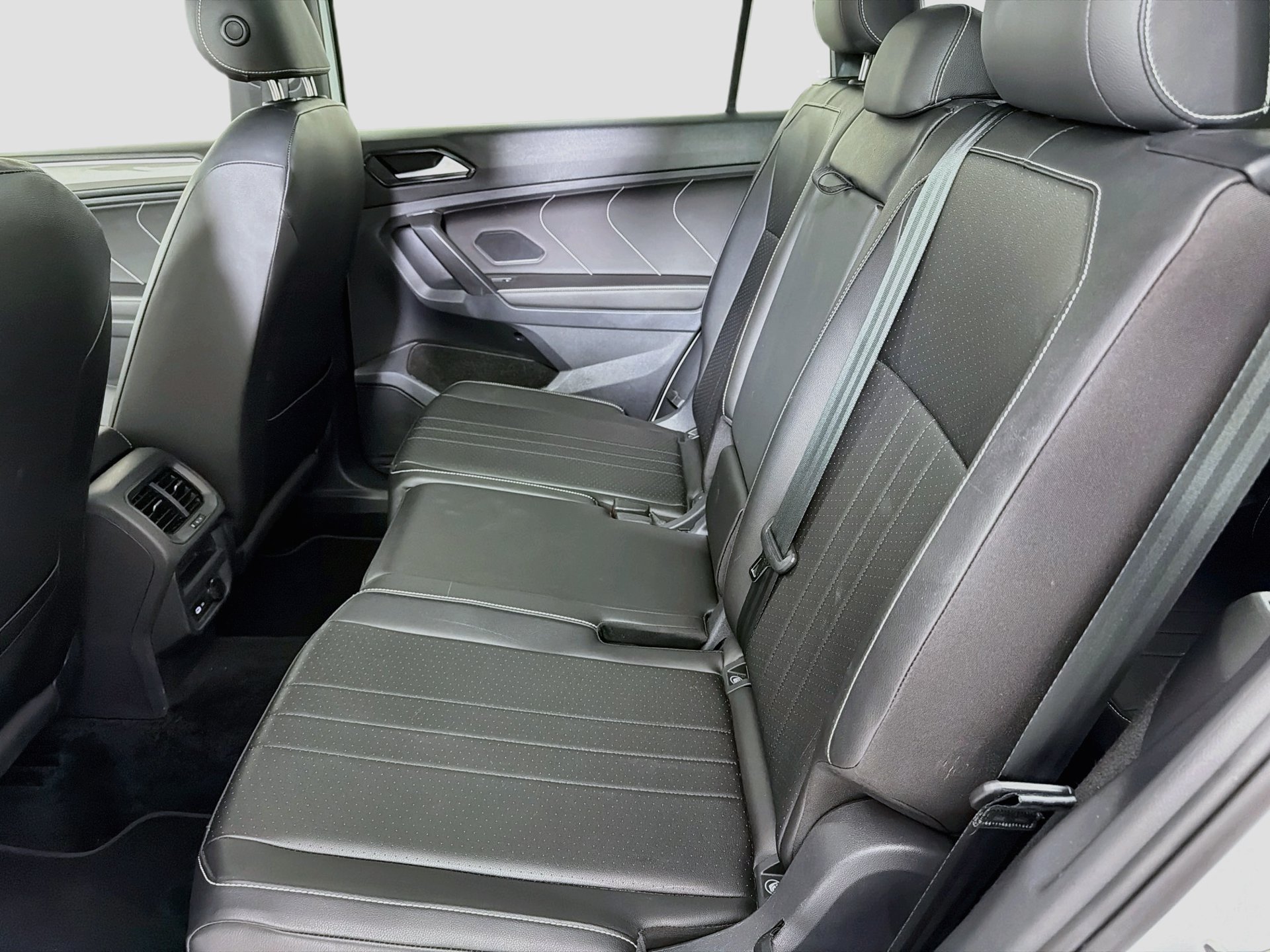 Certified 2023 Volkswagen Tiguan SE R-Line FWD image 22