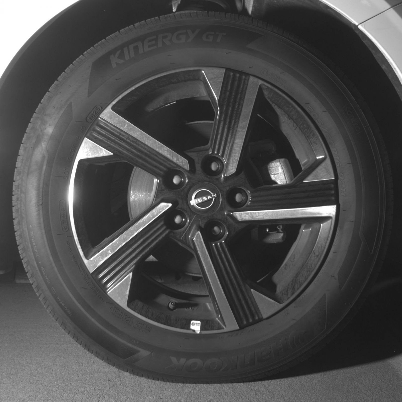 Used 2025 Nissan Sentra SV FWD image 15