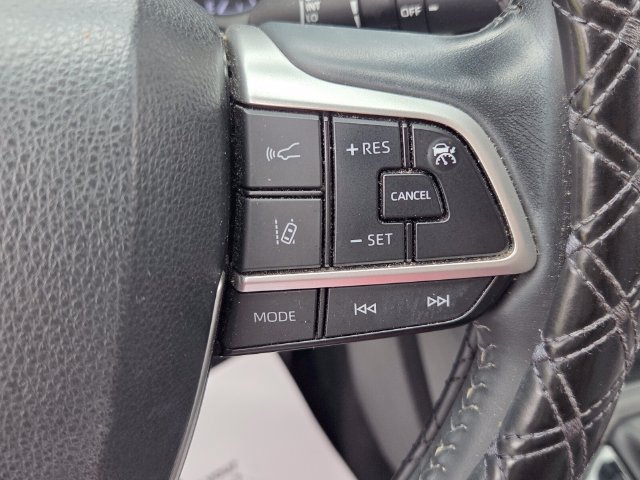 Used 2022 Toyota Highlander LE AWD/4WD image 24