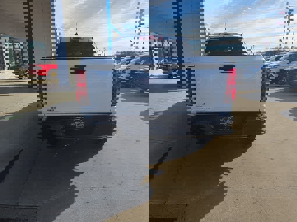 Used 2024 Chevrolet Colorado W/T w/ Safety Package image 7