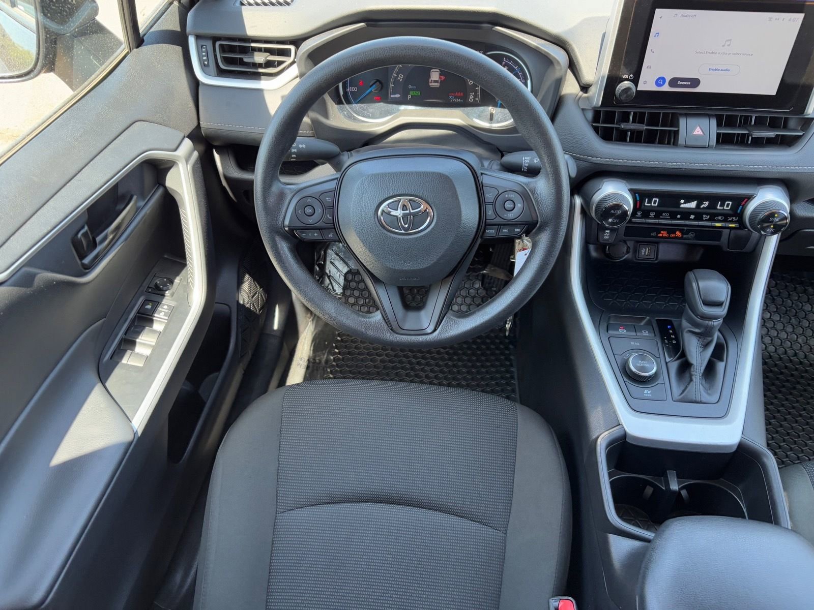 Used 2025 Toyota RAV4 LE AWD/4WD image 13