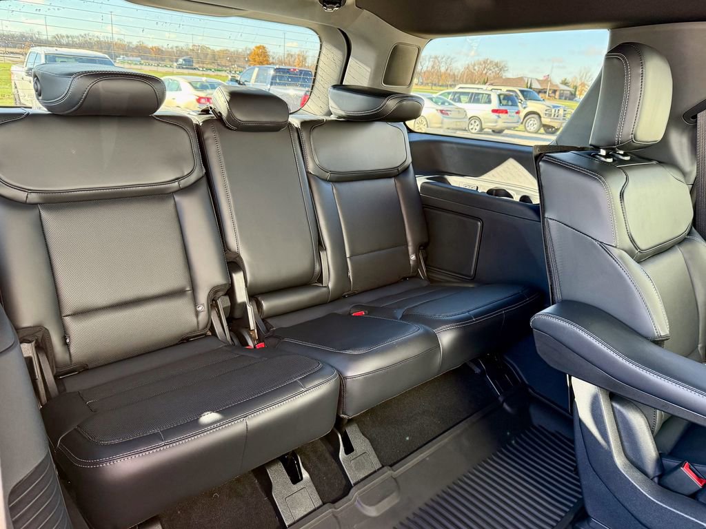 New 2025 Ford Expedition Platinum w/ Stealth Performance Package image 22