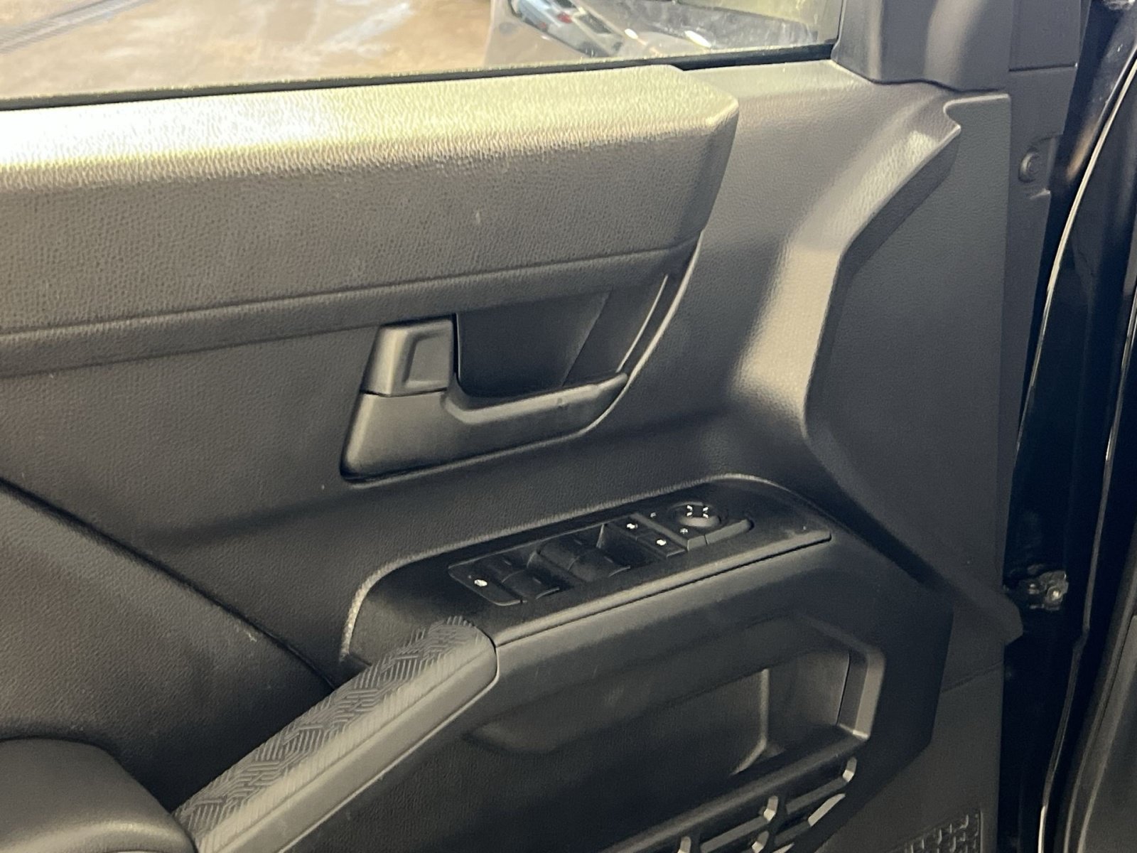 Used 2025 Toyota 4Runner SR5 AWD/4WD image 15