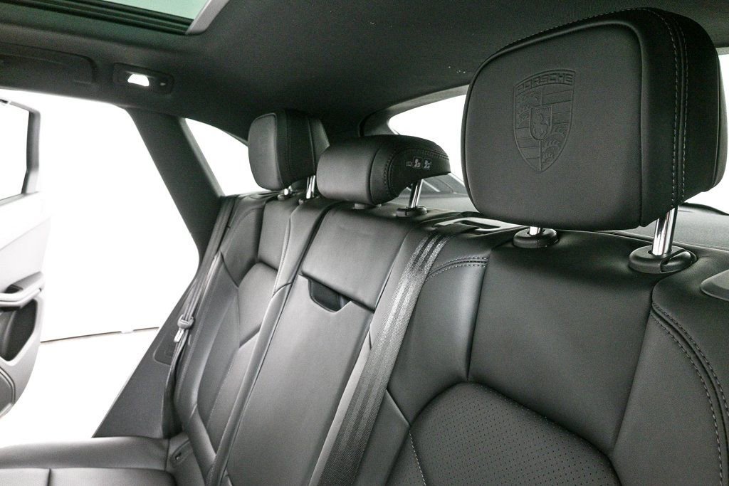 Certified 2026 Porsche Macan AWD/4WD image 22