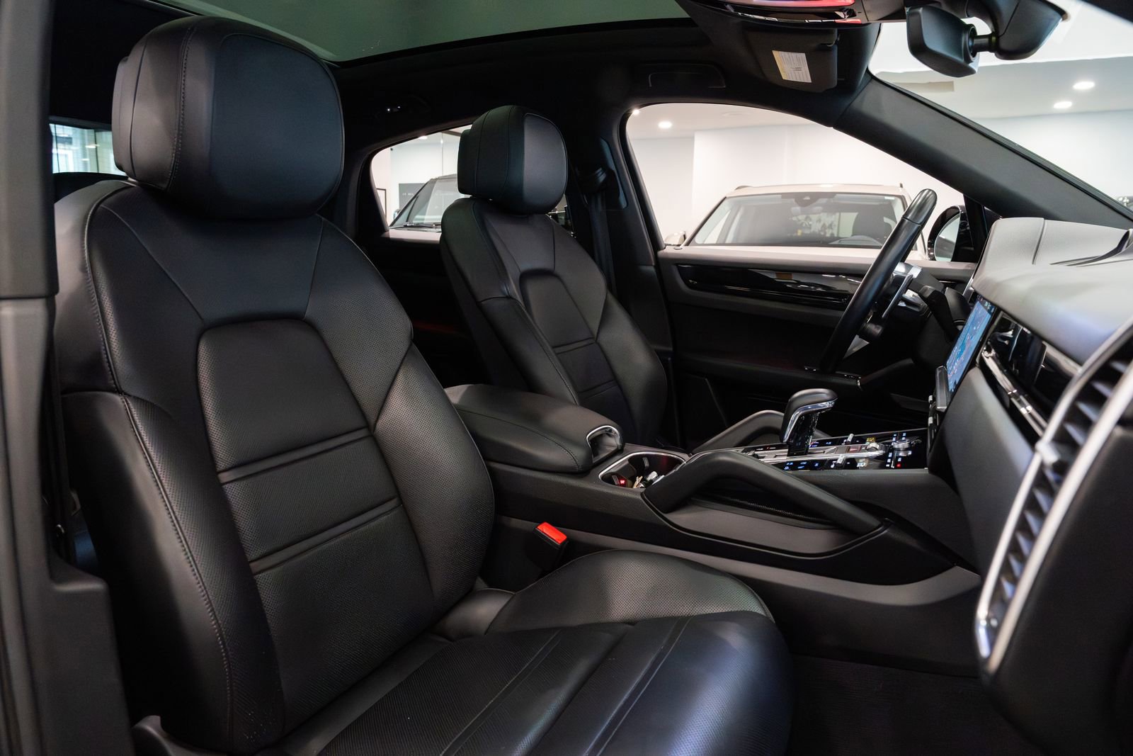 Used 2020 Porsche Cayenne E-Hybrid Coupe w/ Premium Plus Package image 24