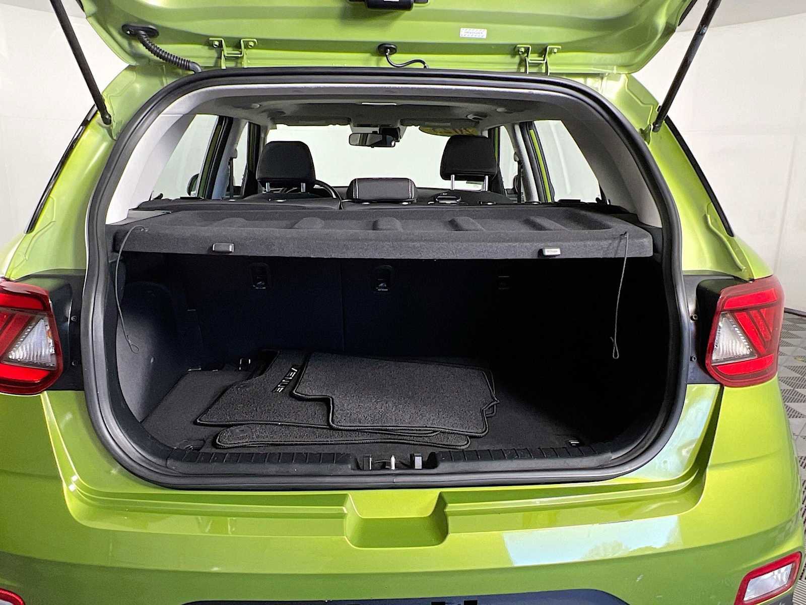 Certified 2023 Hyundai Venue SEL w/ Cargo Package image 25