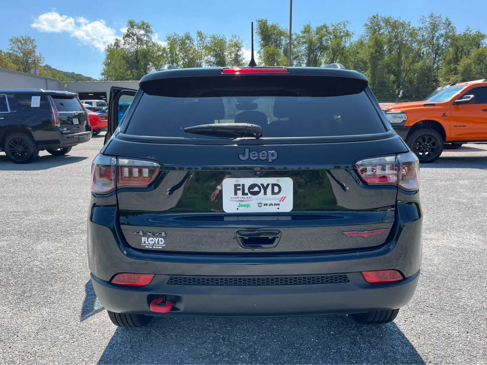 Used 2022 Jeep Compass Trailhawk w/ Sun and Sound Group AWD/4WD image 4
