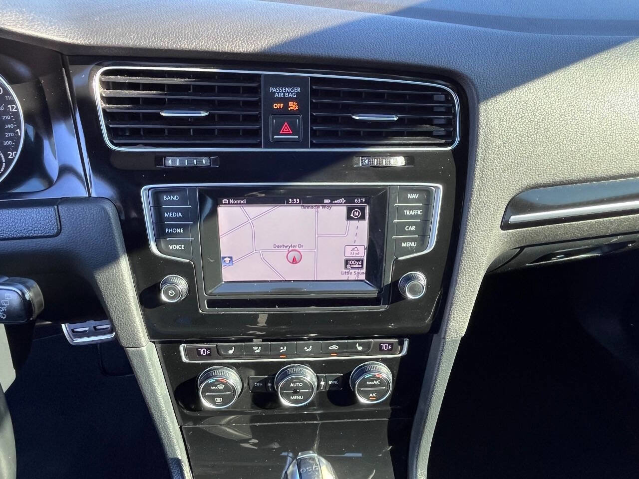 Used 2015 Volkswagen Golf R 4-Door image 29