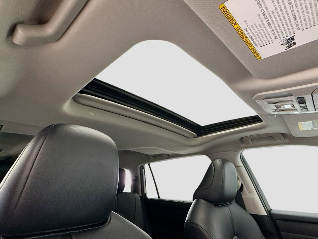Used 2021 Toyota Highlander XLE FWD image 16