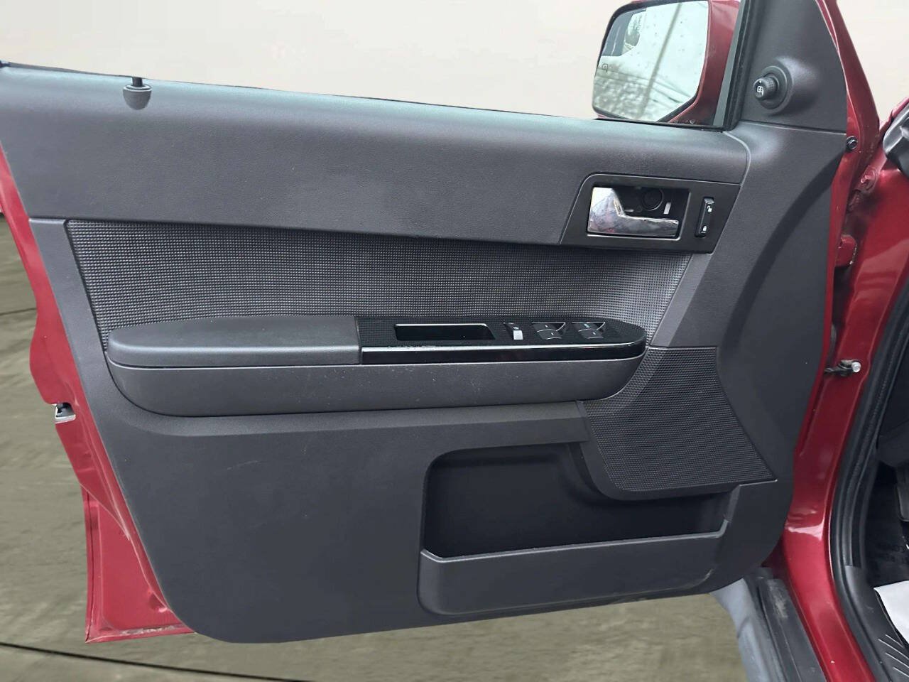 Used 2011 Ford Escape Limited w/ 302A Rapid Spec Order Code FWD image 9