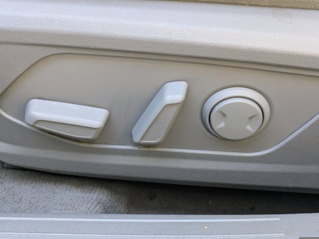 Used 2022 Hyundai Elantra SEL w/ Convenience + Premium Package image 16