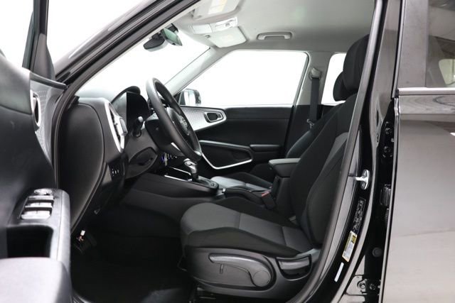 Used 2025 Kia Soul LX FWD image 17