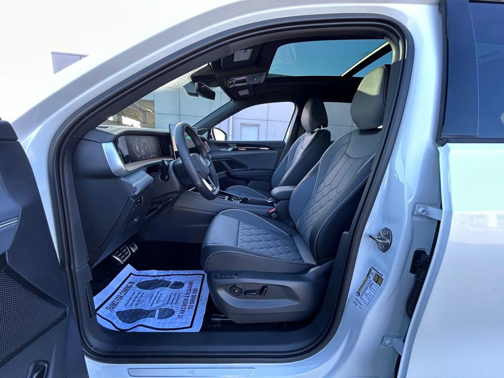 Used 2026 Volkswagen Tiguan SEL R-Line image 17