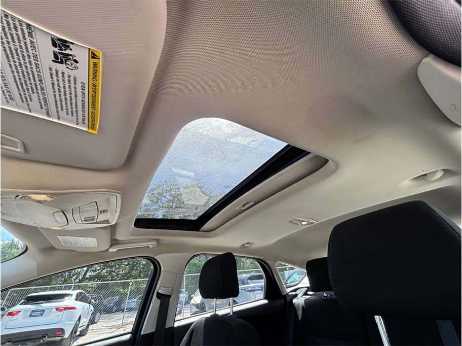 Used 2017 Ford Focus SEL FWD image 27