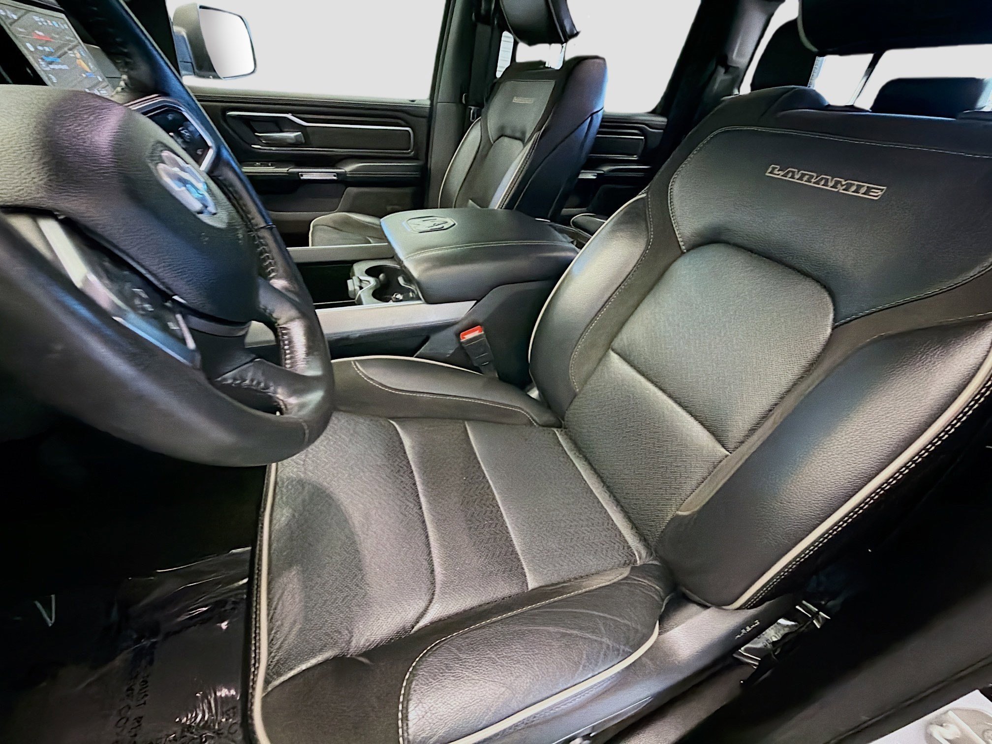 Used 2024 RAM 1500 Laramie AWD/4WD image 11