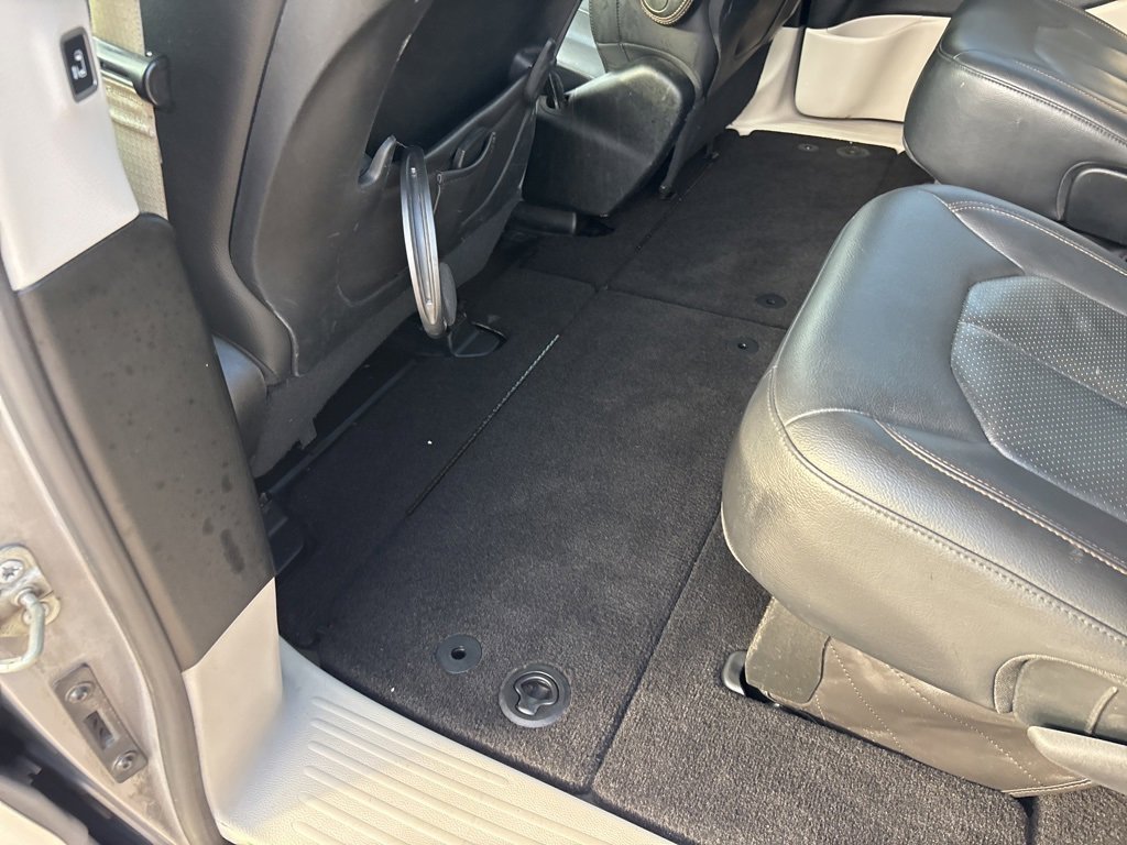 Used 2018 Chrysler Pacifica Touring-L Plus w/ Advanced Safetytec Group image 21