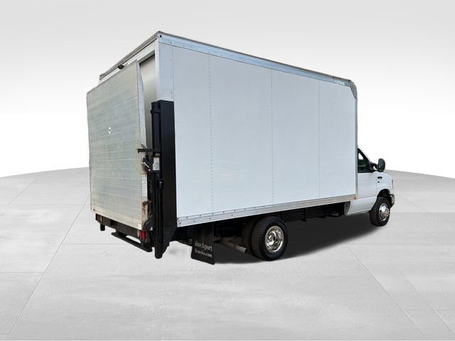 Used 2015 Ford E-350 and Econoline 350 Super Duty w/ Power Windows & Locks Group RWD image 3