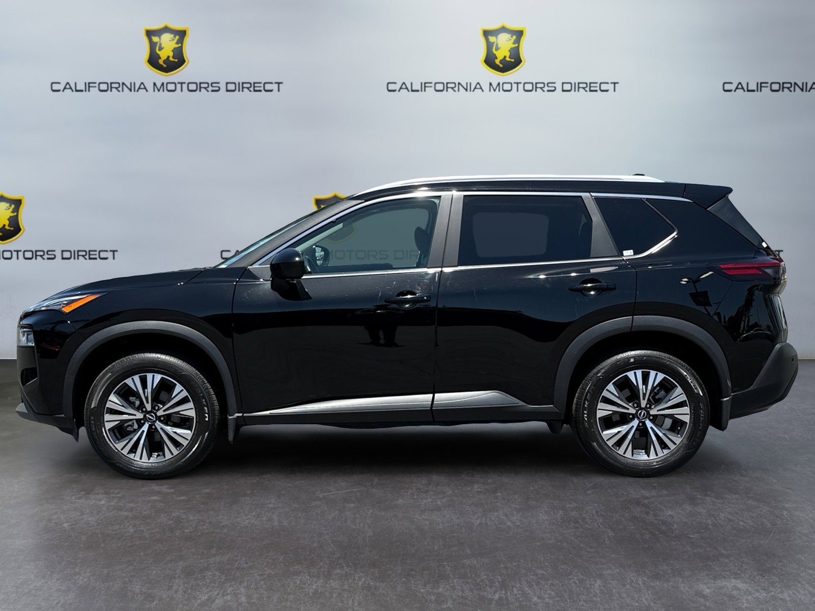 Used 2023 Nissan Rogue SV w/ SV Premium B Package image 2