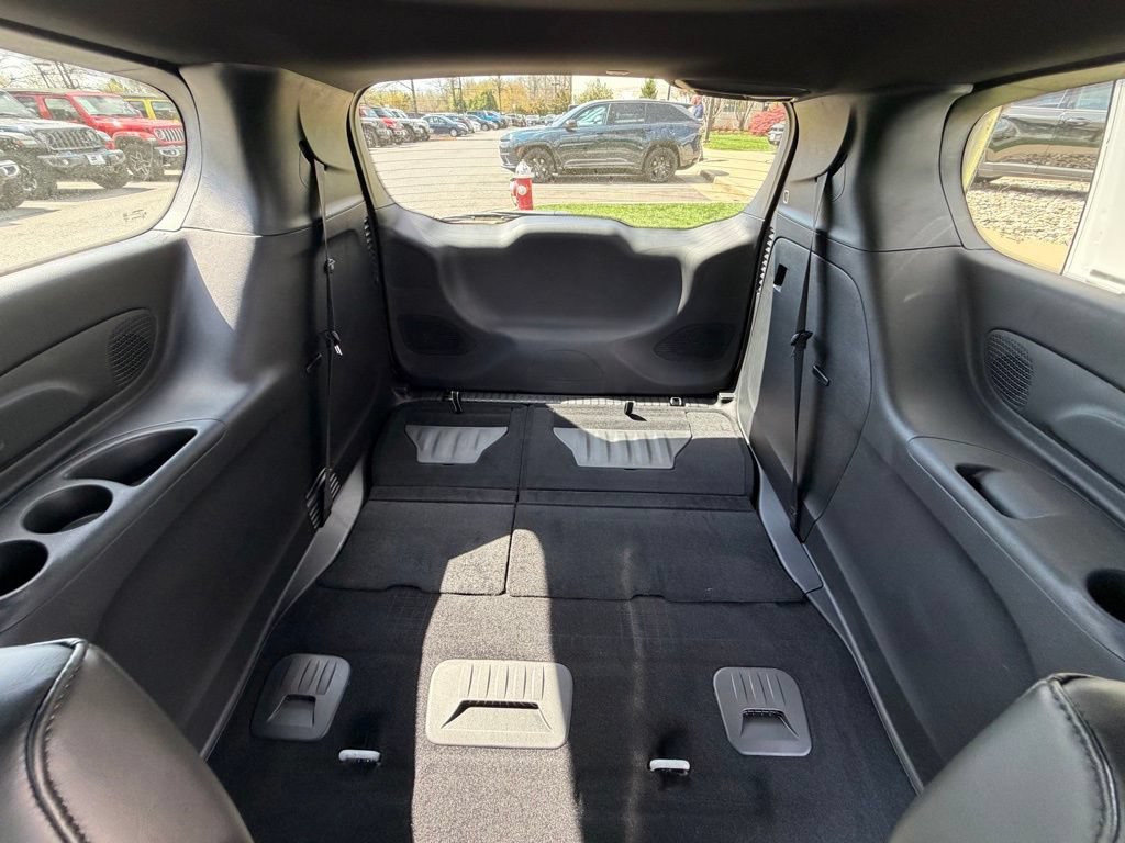 New 2026 Chrysler Pacifica Select FWD image 12