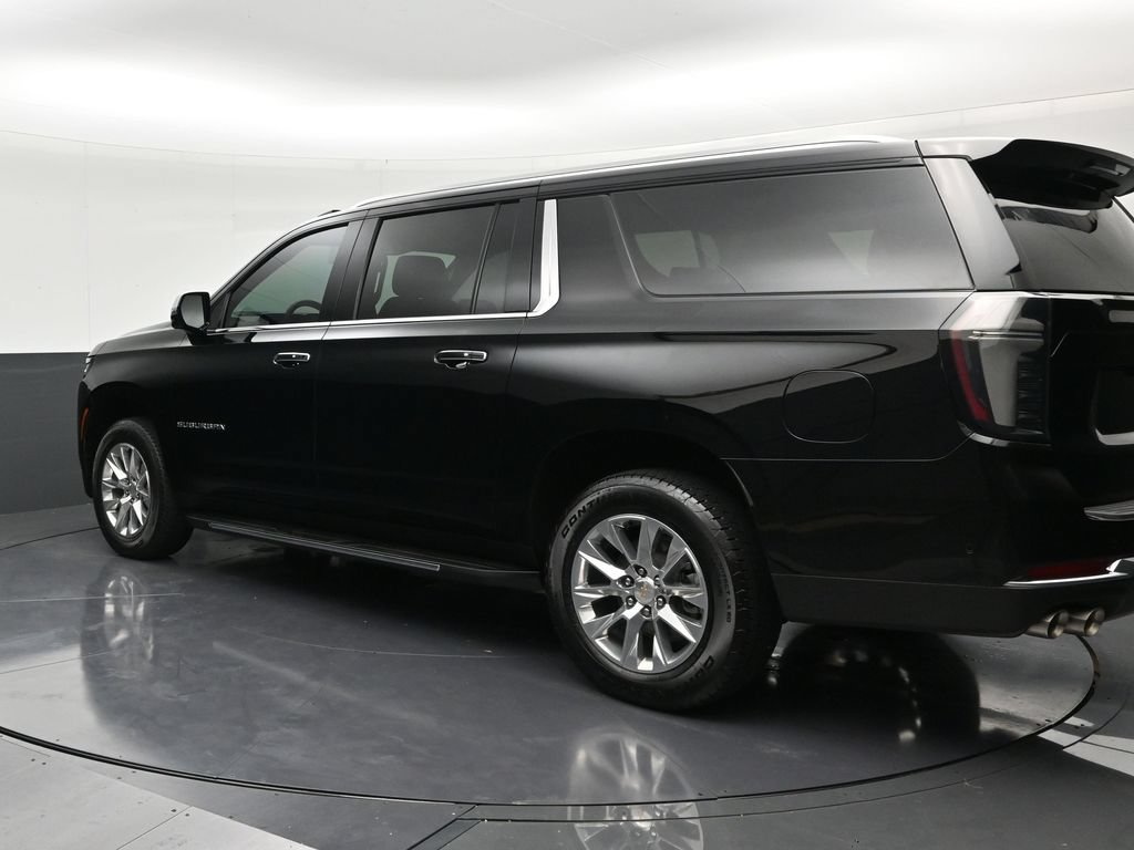 Used 2026 Chevrolet Suburban Premier RWD image 3