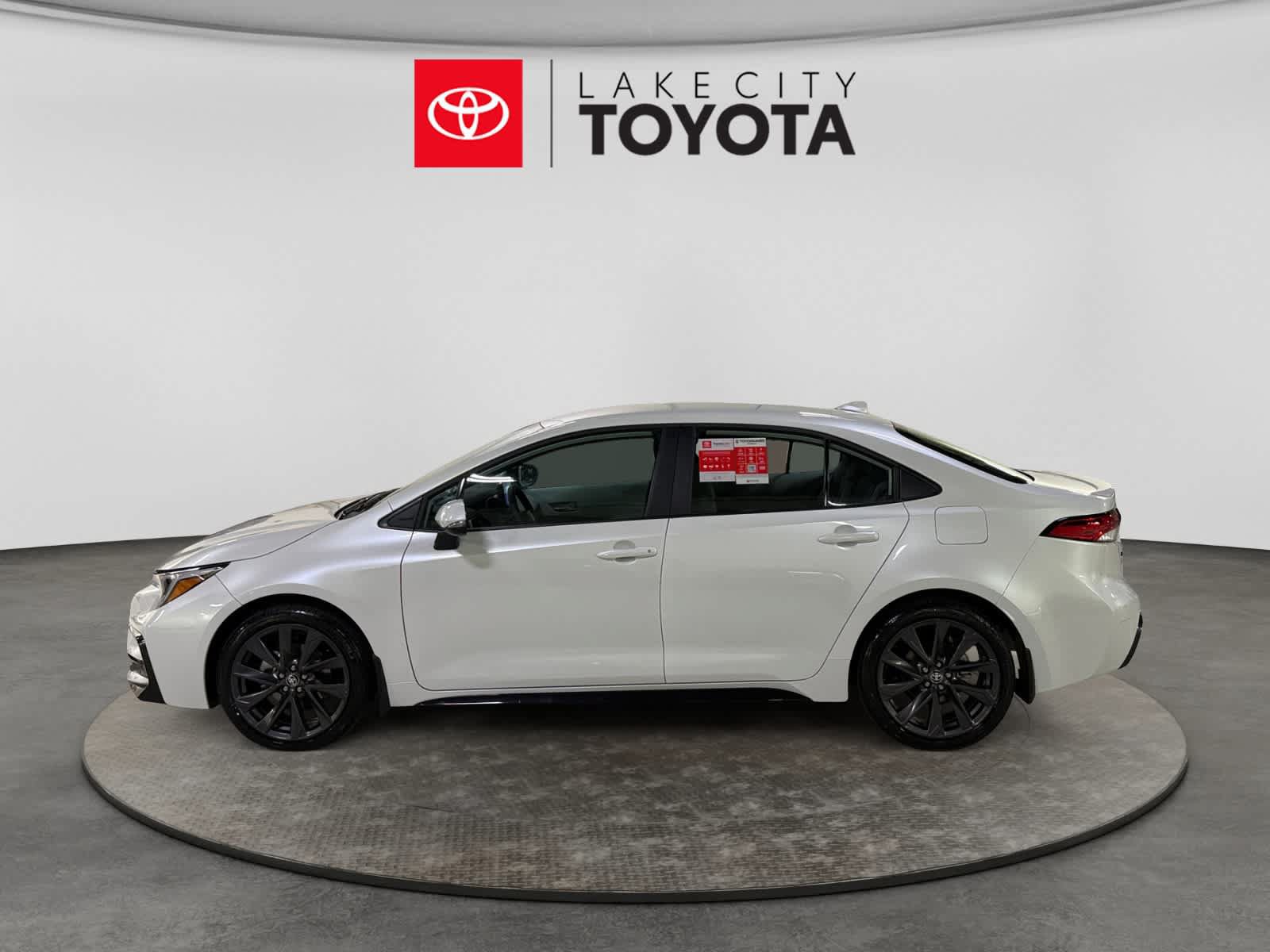 New 2026 Toyota Corolla SE FWD image 3