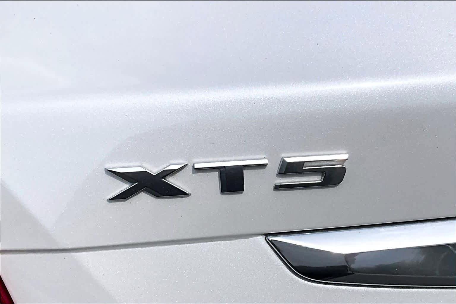 Used 2017 Cadillac XT5 Luxury w/ Driver Awareness Package AWD/4WD image 31