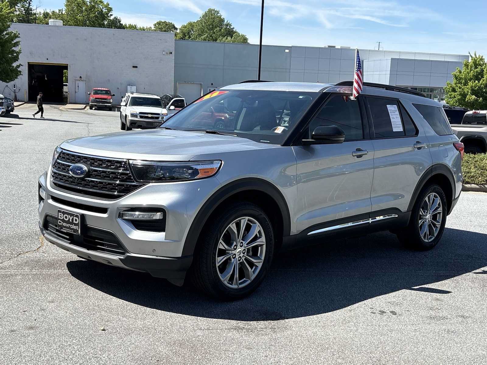 Used 2023 Ford Explorer XLT w/ Equipment Group 202A AWD/4WD image 2