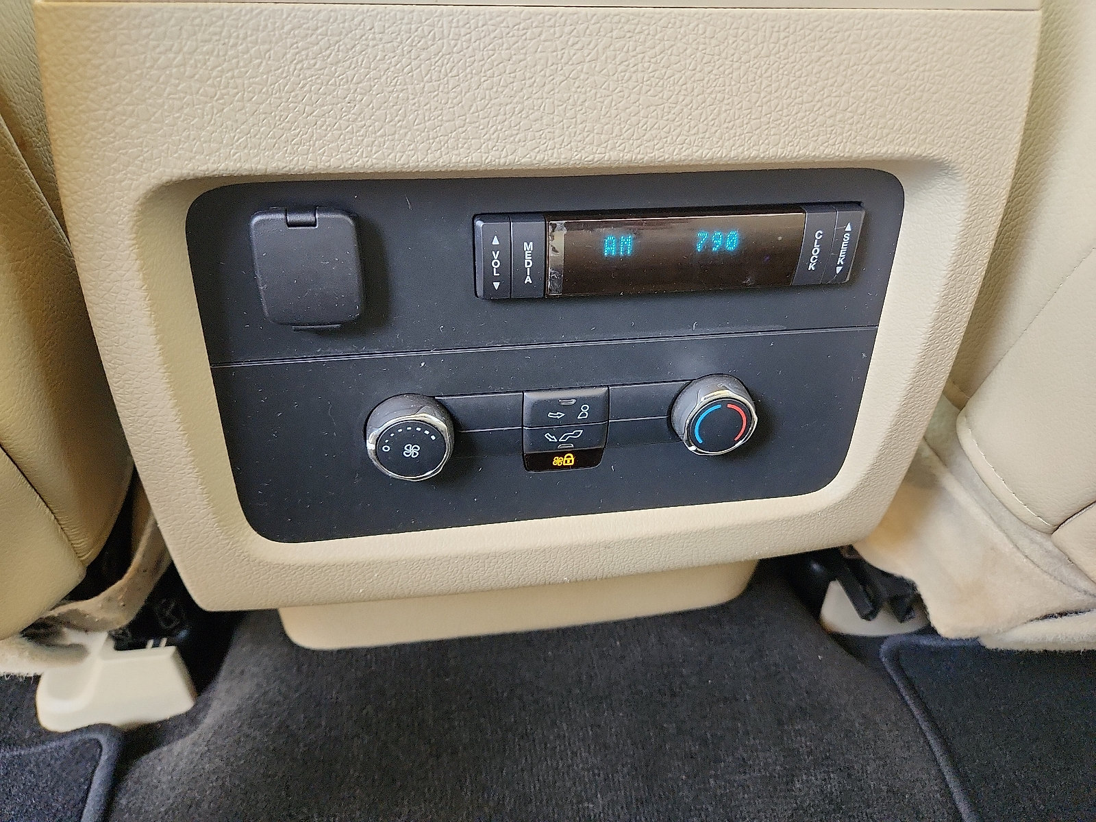 Used 2016 Ford Expedition XLT w/ Equipment Group 201A RWD image 11
