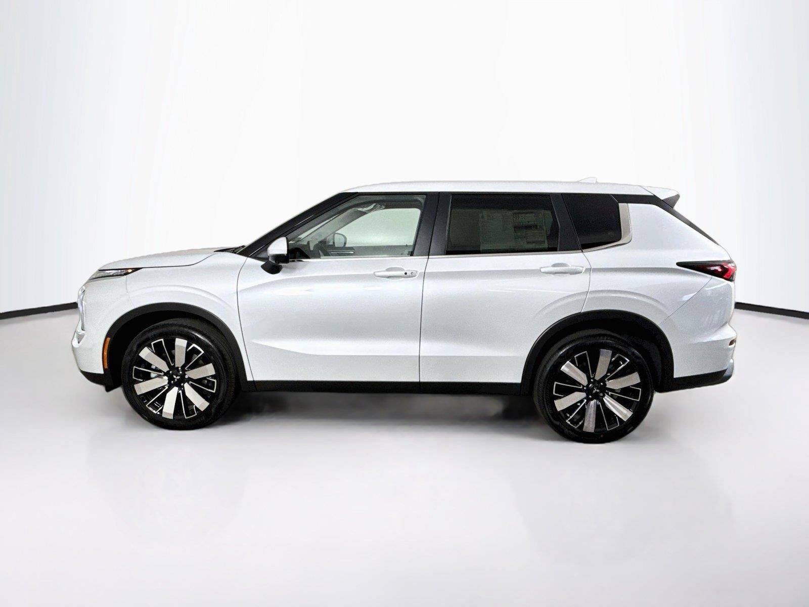 New 2026 Mitsubishi Outlander SE AWD/4WD image 2