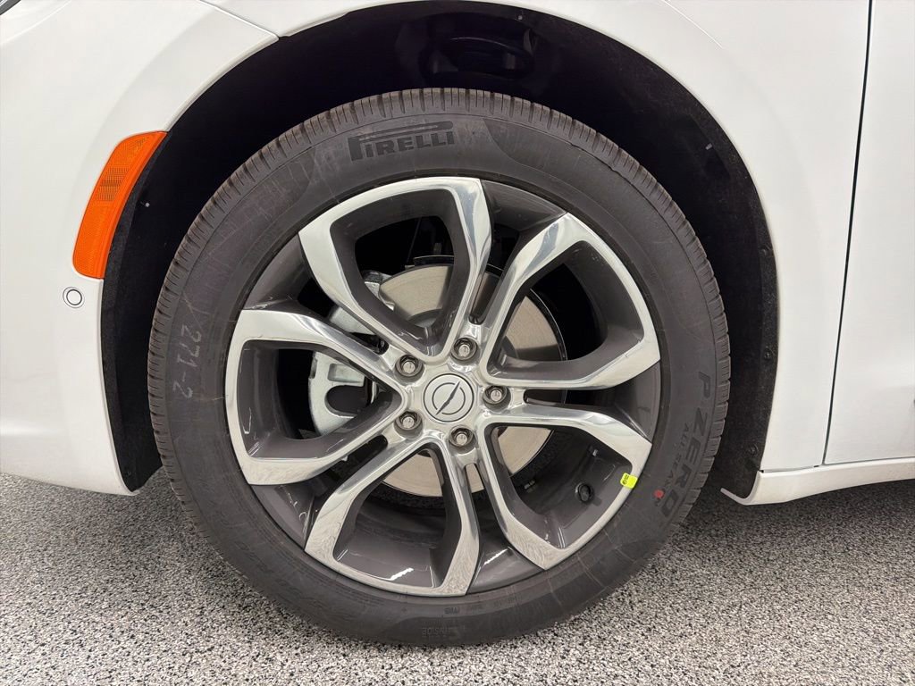 New 2026 Chrysler Pacifica Pinnacle image 10