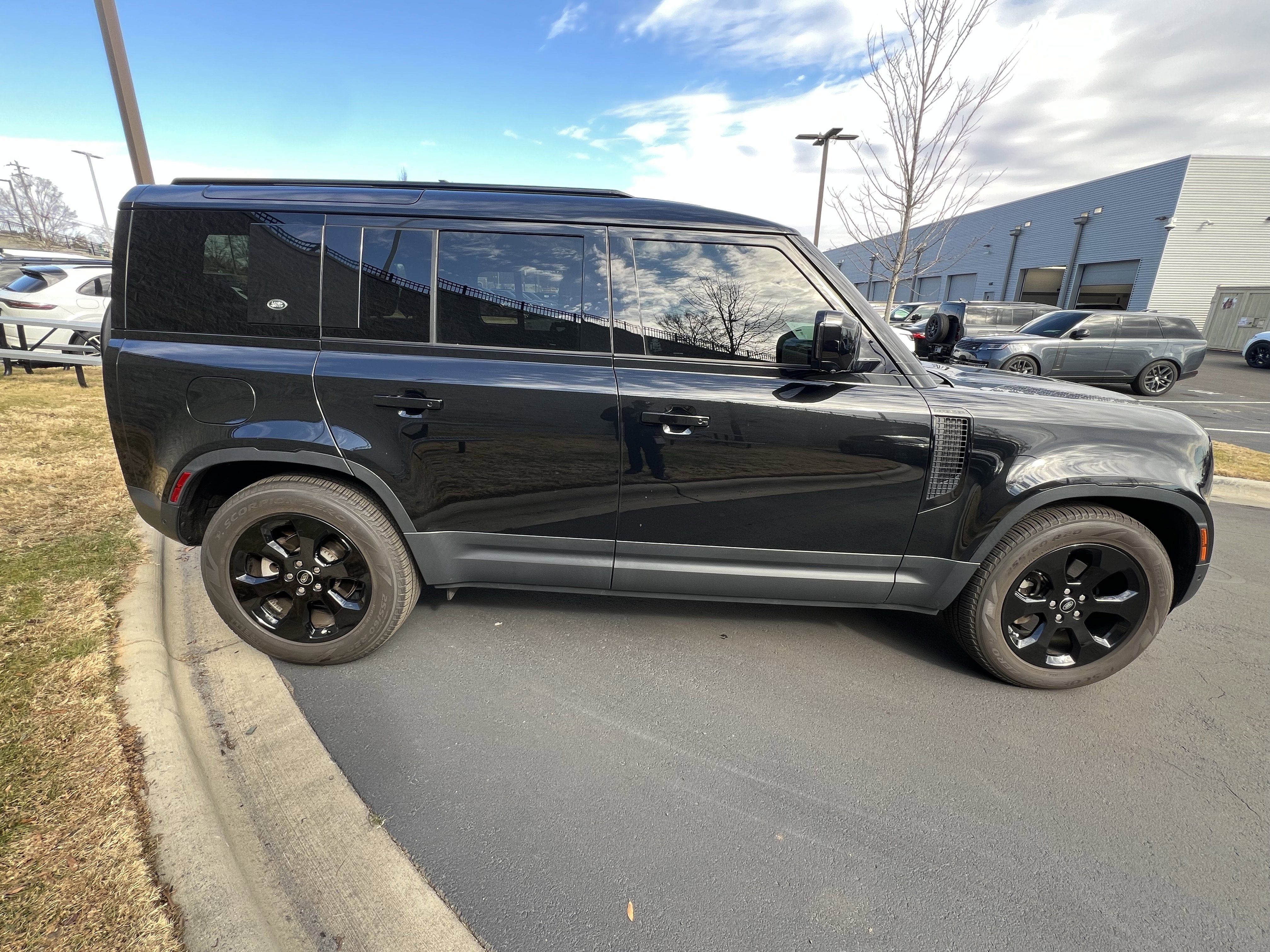 Used 2023 Land Rover Defender 110 S image 8