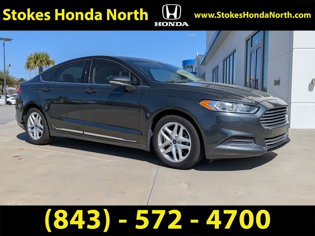 Used 2016 Ford Fusion SE image 2