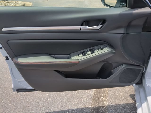 New 2026 Nissan Altima 2.5 SR w/ SR Midnight Edition Package FWD image 11