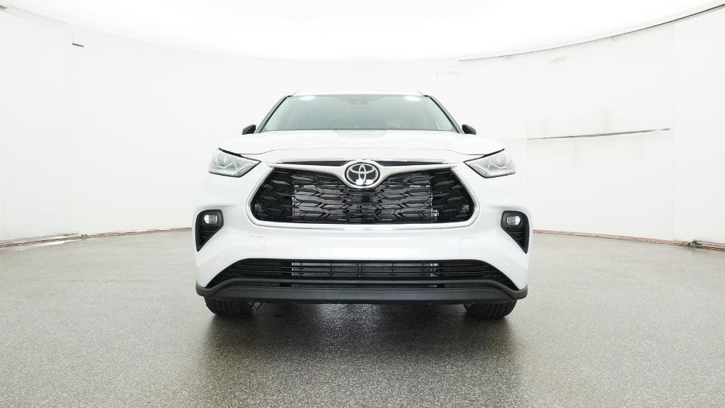 New 2025 Toyota Highlander Limited image 3