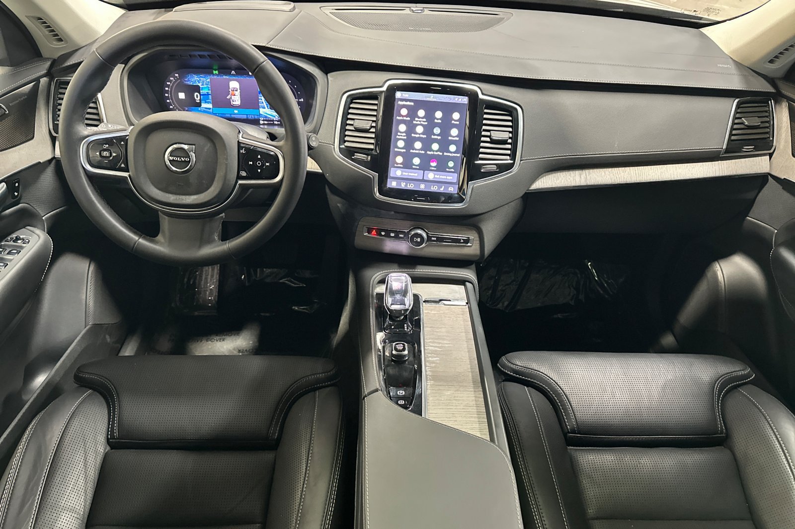 Certified 2025 Volvo XC90 T8 Ultra w/ Protection Package AWD/4WD image 3