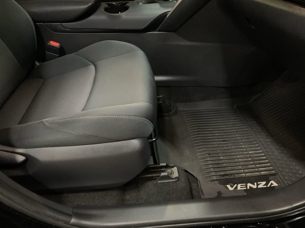 Used 2021 Toyota Venza LE image 17