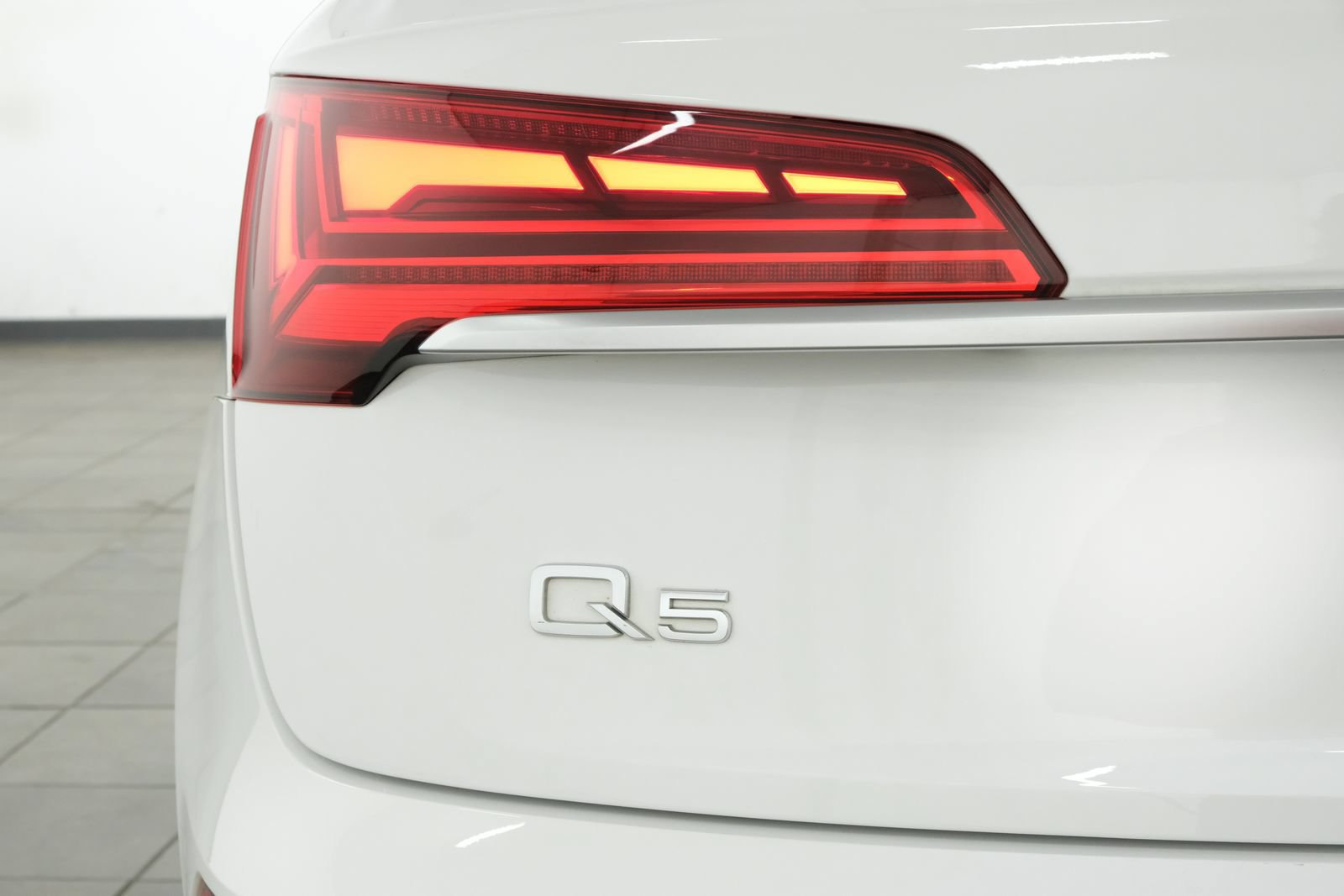 Used 2022 Audi Q5 2.0T Premium Plus w/ Premium Plus Package AWD/4WD image 5