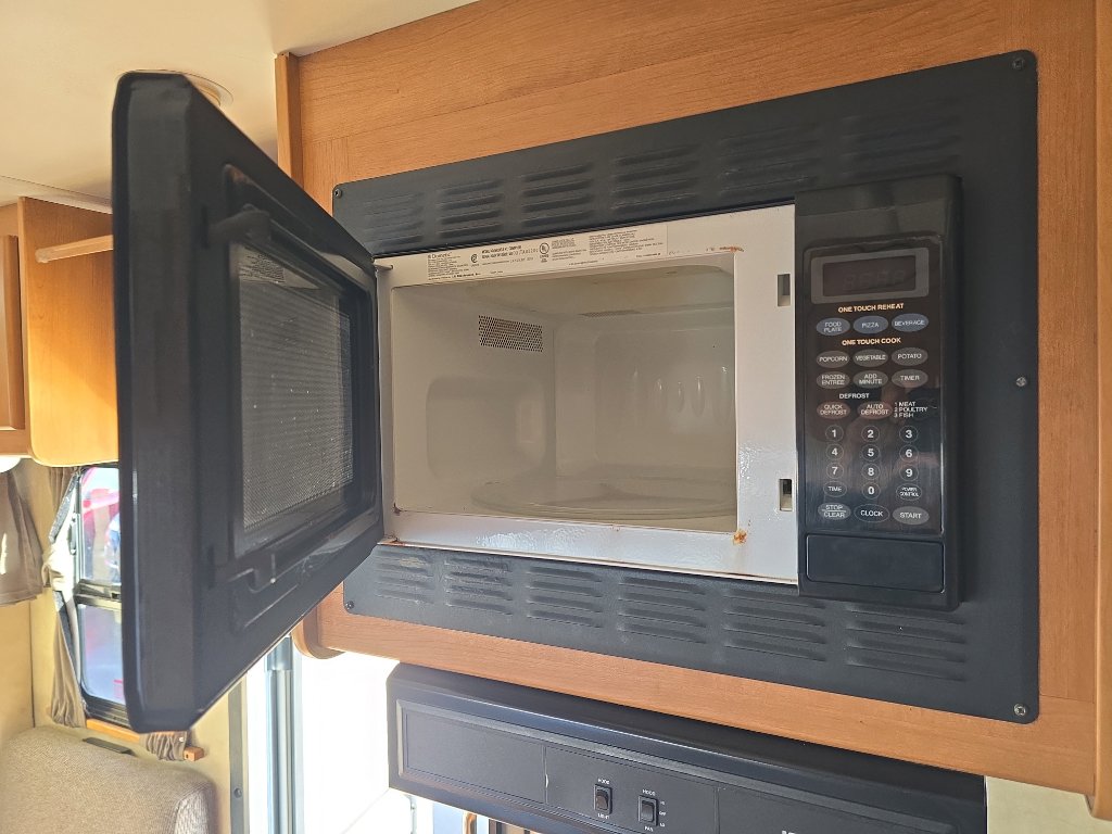 Used 2011 Ford E-350 and Econoline 350 Super Duty w/ Payload Pkg image 29