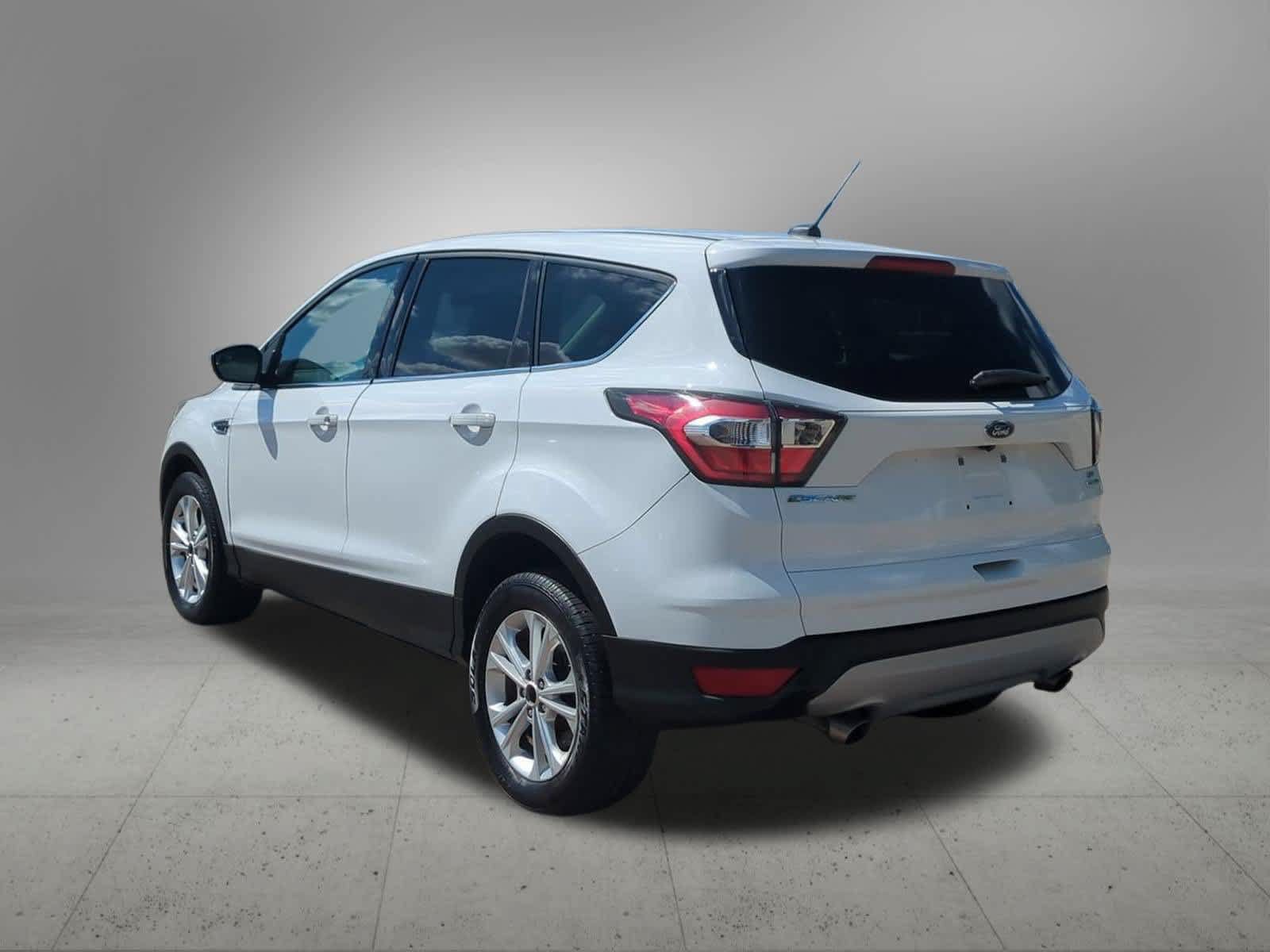 Used 2017 Ford Escape SE AWD/4WD image 4