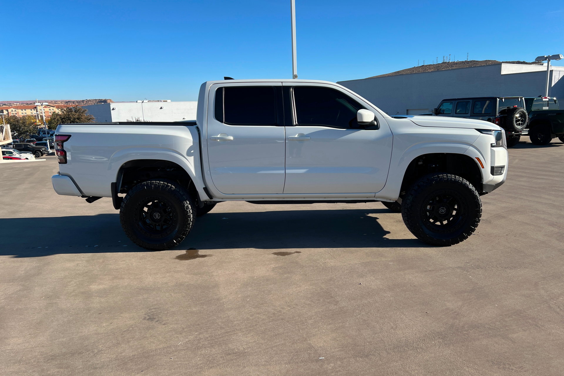 Used 2025 Nissan Frontier SV image 6