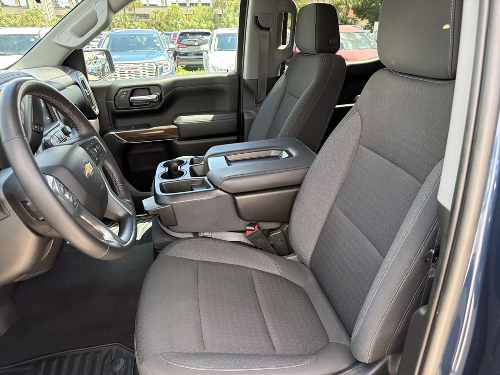 Used 2022 Chevrolet Silverado 1500 LT AWD/4WD image 19