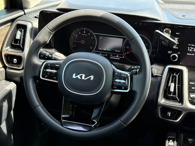 Used 2022 Kia Sorento EX FWD image 13