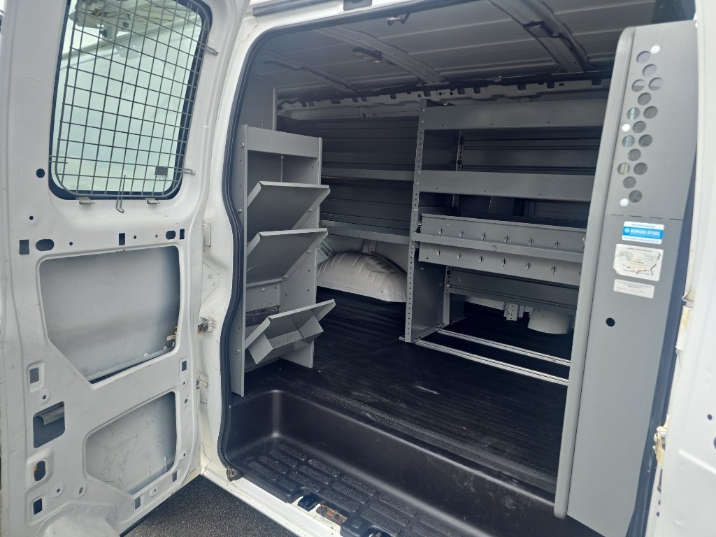Used 2015 Chevrolet Express 2500 RWD image 16