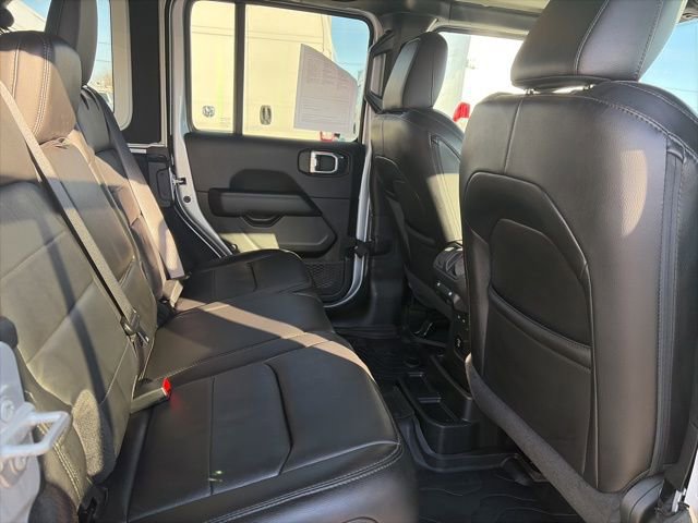 Used 2022 Jeep Wrangler Unlimited Sahara AWD/4WD image 11