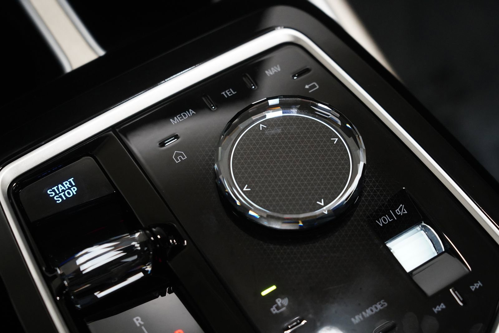 Used 2025 BMW i7 M70 w/ Executive Package image 30