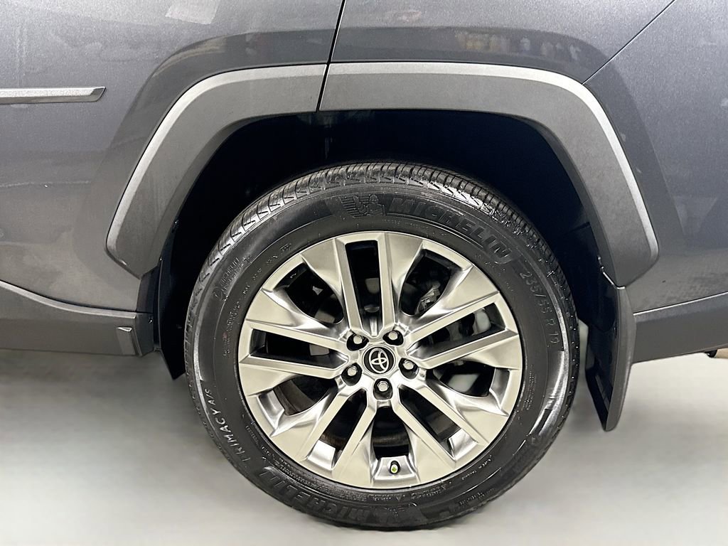 Used 2021 Toyota RAV4 XLE Premium image 30
